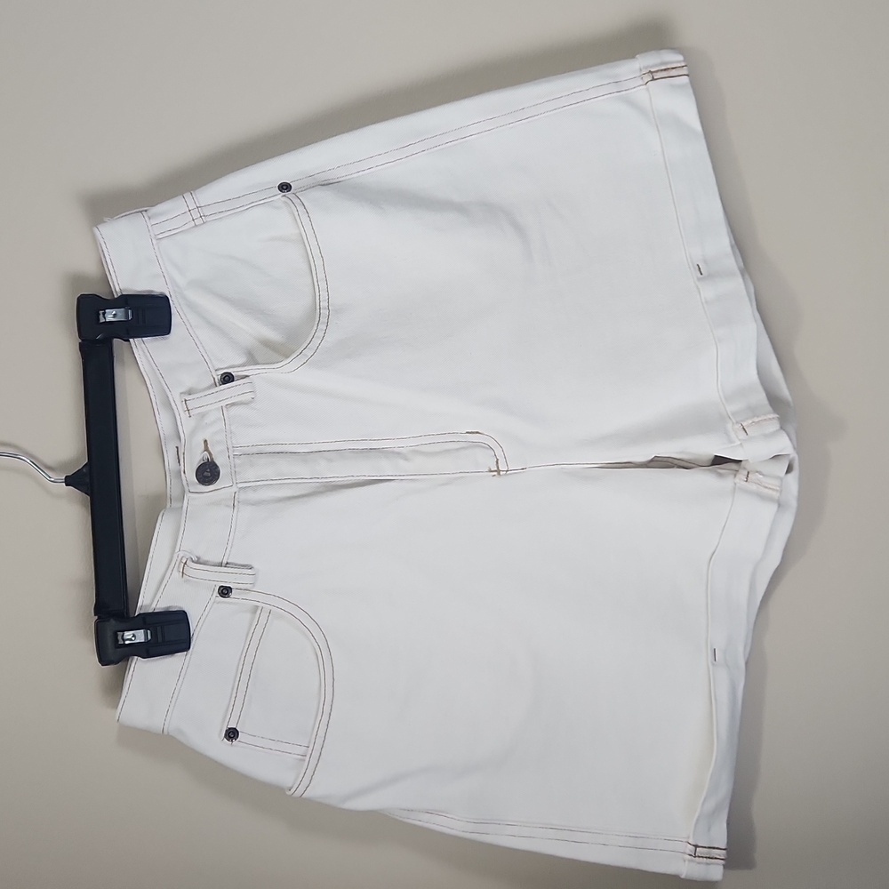 Vintage Liz wears white sports high rise shorts size 12 100%cotton